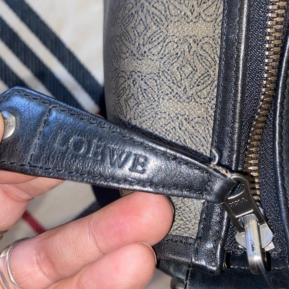 Authentic UNISEX Loewe messenger satchel - Picture 4 of 7